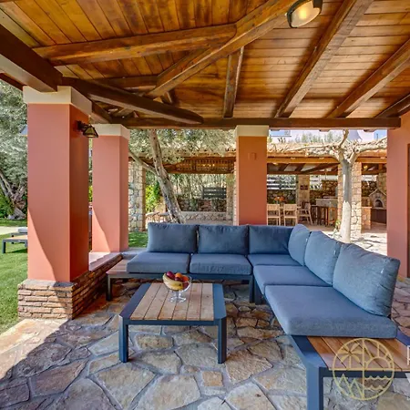 Villa Mariza Luxury With Pool By Goutos