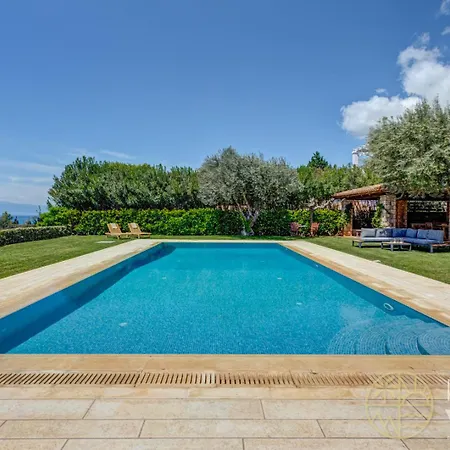 Mariza Luxury With Pool By Goutos Vila